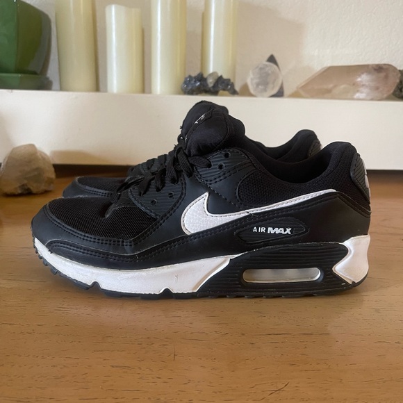 Nike Air Max Black and White Sneakers 7.5 - Picture 2 of 9